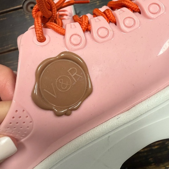 Melissa Viktor & Rolf Trainers - Size 5 - Picture 11 of 12